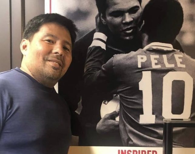 IN FRONT OF HIS IDOLS PELE AND ALI